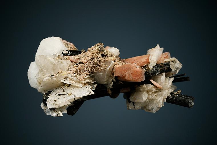 GENTHELVITE, ANALCIME, ALBITE, AEGIRINE and SERANDITE